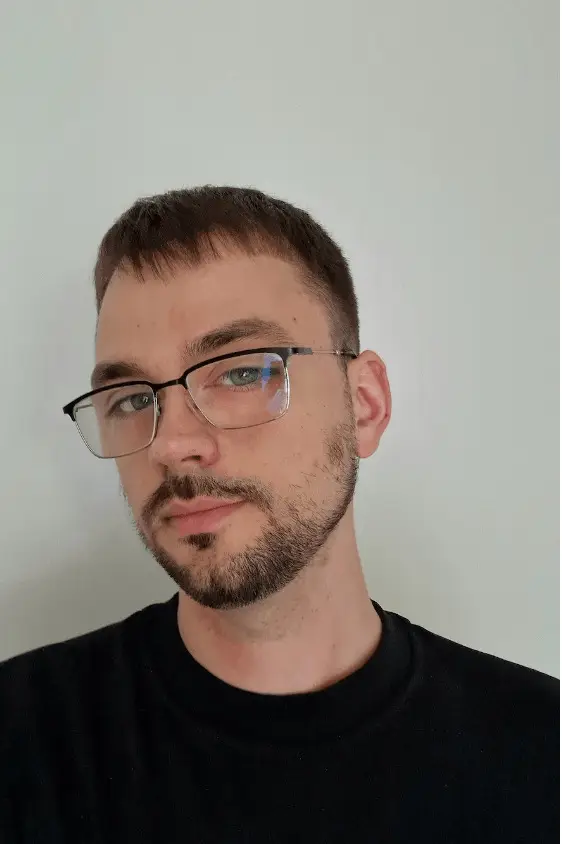 Michał Kimaczyński przedstawiony na stronie O Nas agencji SMART Agency