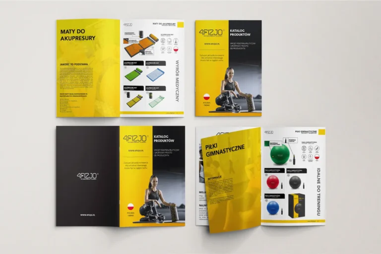 Przykładowy katalog produktów z ofertą SMART Agency na tle biura